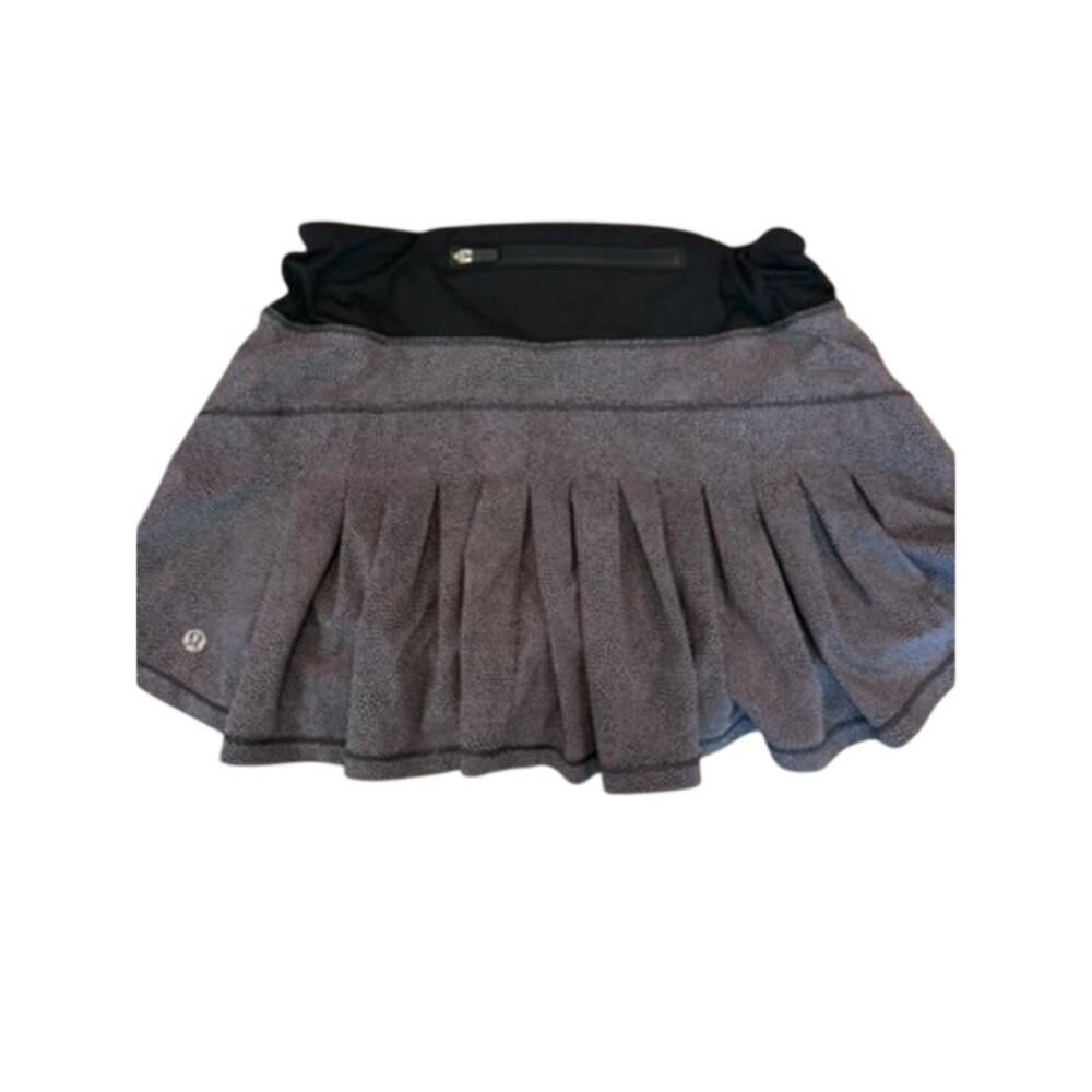 Lululemon Womens Skirt Built In Shorts Purple/Black Dots Size 4